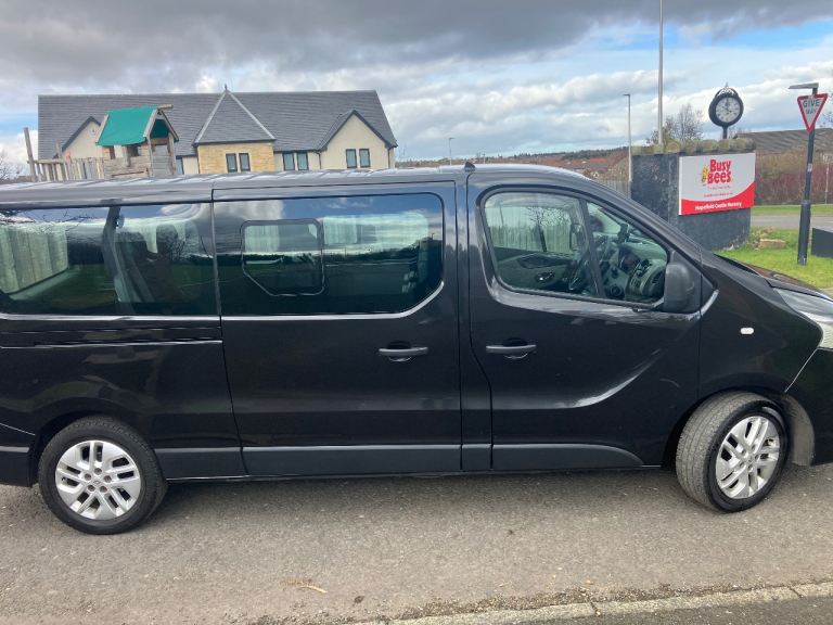 Renault Traffic 9 Seater minibus (CAT N) 