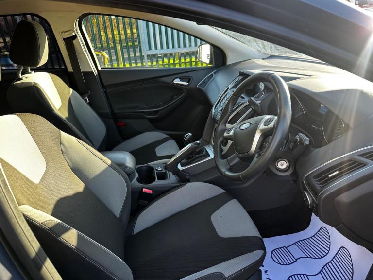2011 Ford Focus 1.6 125 Zetec 5dr HATCHBACK PETROL Manual