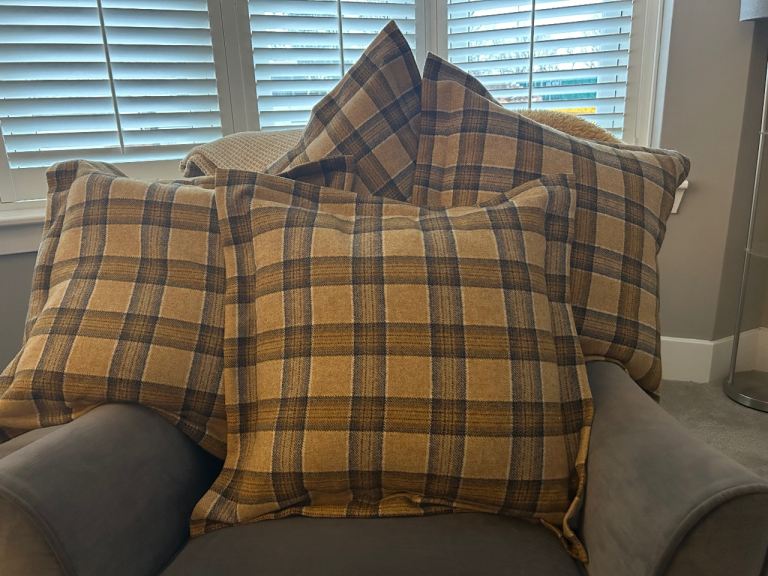 Large Bespoke tweed cushions and 2 throws