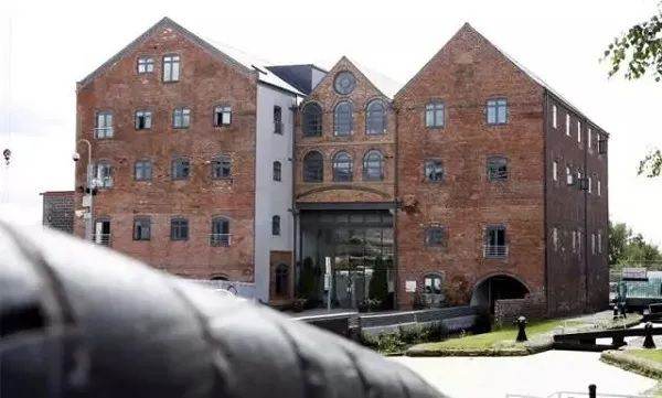 *B.C.H*-2 Bed Apartment-Smith Flour Mill, WALSALL-Opposite Light Cinema Complex