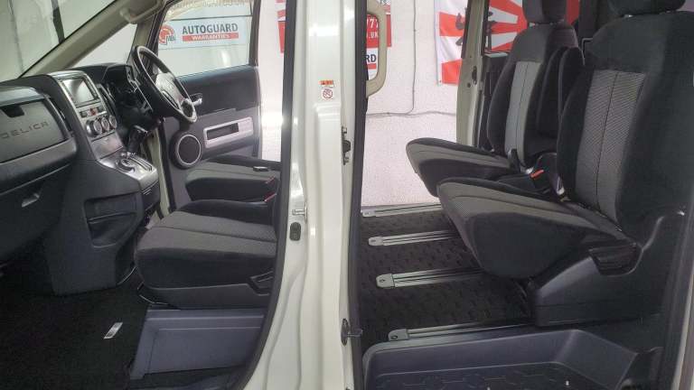 Mitsubishi delica d5 in white automatic 4wd 7 seater fresh japanese import 2008