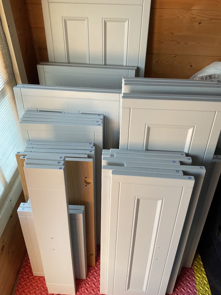 Wren Pebble Kitchen Doors & Drawer Fronts – Good Condition
