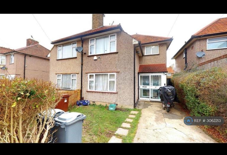 4 bedroom house in Granville Avenue, Hounslow, TW3 (4 bed) (#3062213)