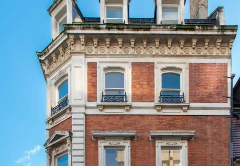 *Mayfair* Private Serviced Offices: Units from 3 to 24 desks for rent W1