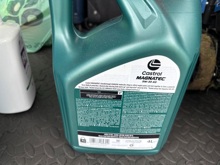 Castrol Magnatec 5W30 A4 fully syn 4Ltr new!!