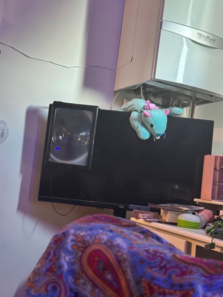 32’ TV, good condition
