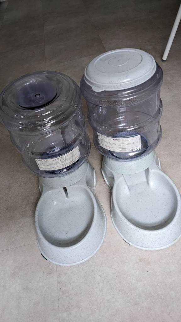 Food and water dispensers 3.8l