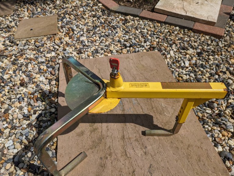 Bulldog wheel lock clamp