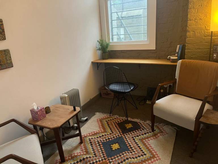 Therapy room or office space to rent in London Fields: weekends 