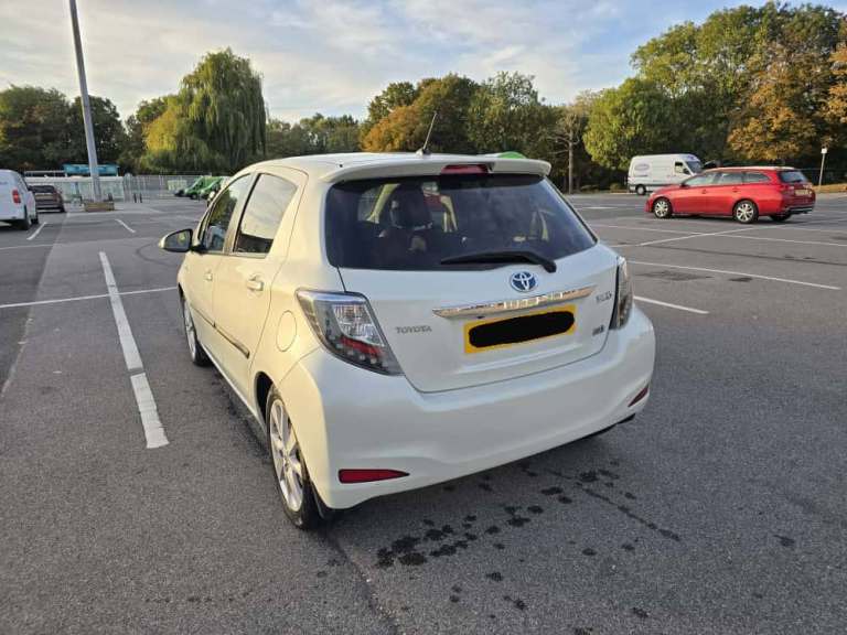 Automatic Toyota Yaris hybrid 1.5 VVT-CVT,5 Hatchback Petrol/Electric