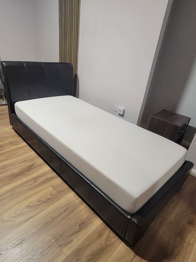 single bed with duvet pillow and spare covers