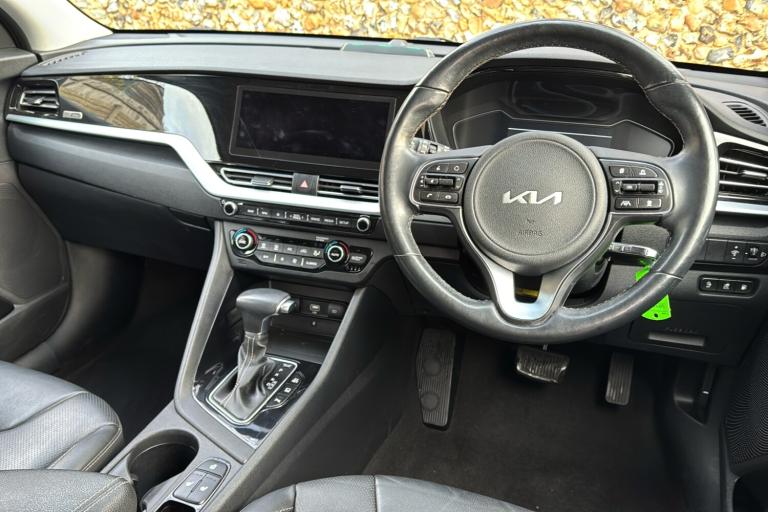  Kia Niro Plug In Hybrid 1.6 Gdi 8.9kwh 3 Suv 5dr Petrol Plug In Hybrid Dct