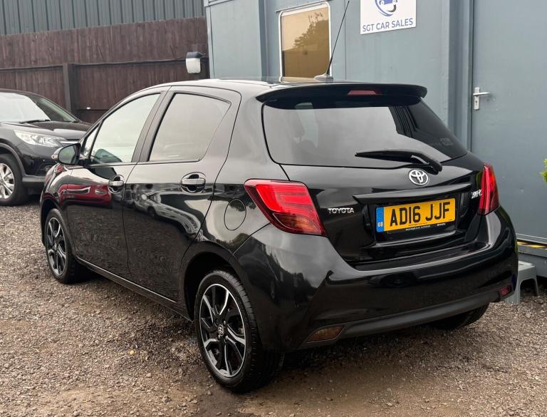 2016 Toyota Yaris 1.33 Dual VVT-i Design Euro 6 5dr HATCHBACK Petrol Manual