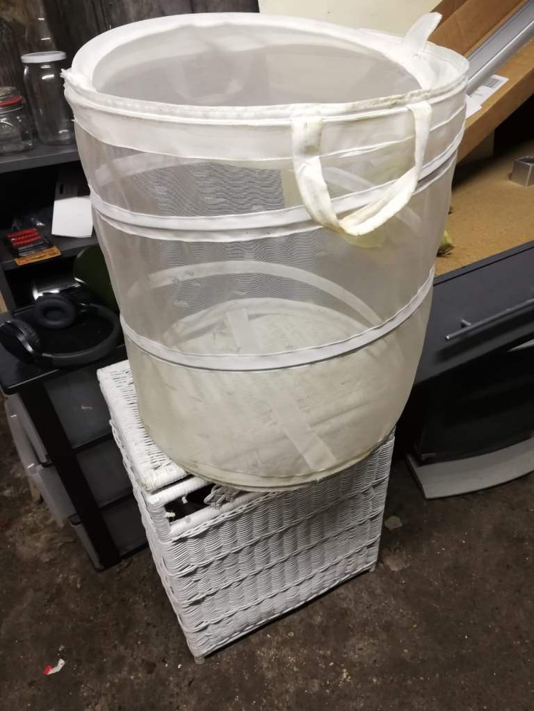 WHITE LAUNDRY BASKET/HAMPER