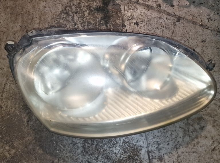 VW Golf Right Side Headlight 2005