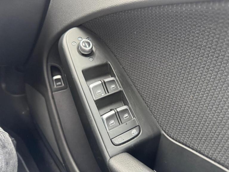 AUDI A4 AVANT 2.0 TDI S line quattro Euro 5 (s/s) 5dr 2015