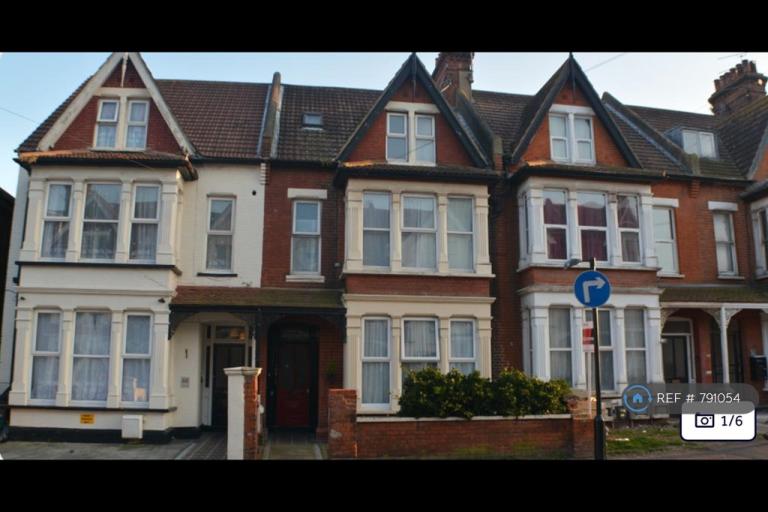 1 bedroom flat in York Road, Southend-On-Sea, SS1 (1 bed) (#791054)