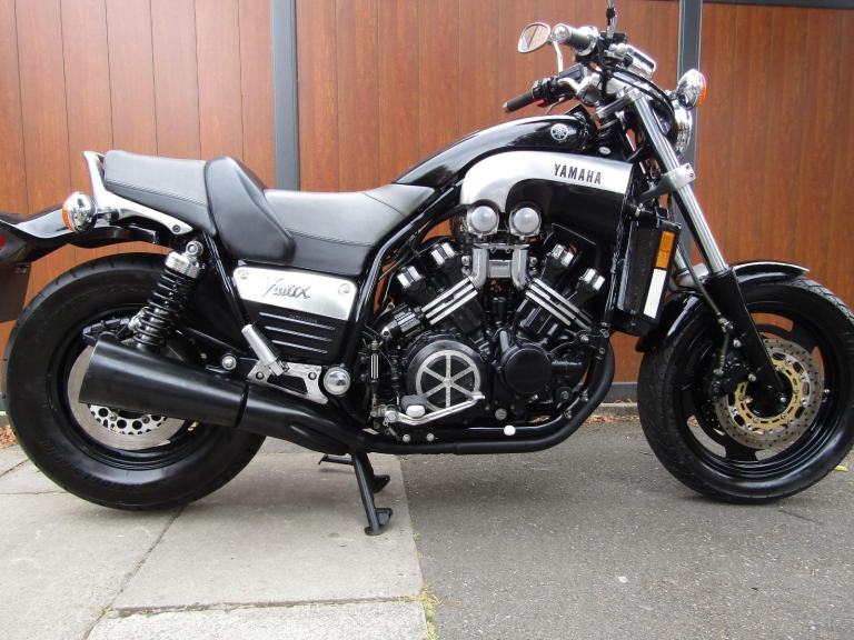 YAMAHA VMAX 1200 * OLD SCHOOL GEM * MILES FROM NEW 4,500 * £3000 SPENT CARBS *