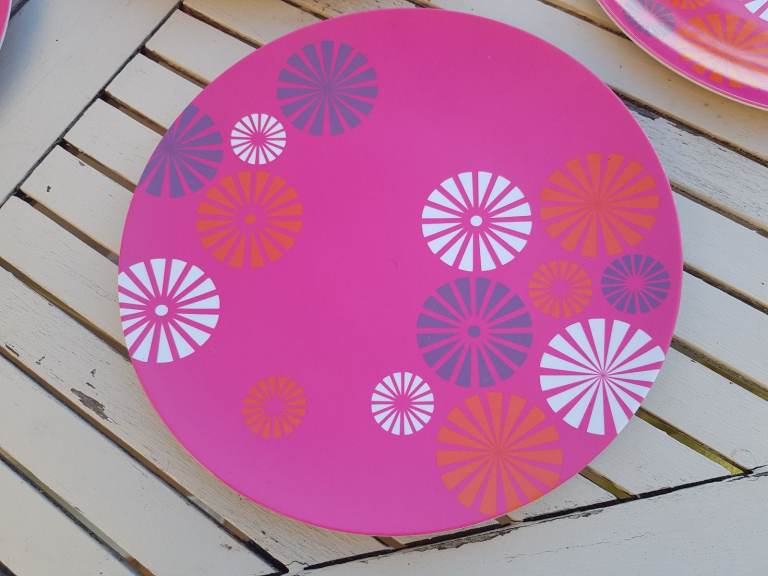 NEW / RETRO 6 PLATES + SERVING PLATTER : BBQ, PICNIC, GARDEN