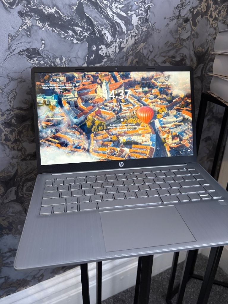 HP 14 4G LTE Laptop 14”, fingerprint sensor– 115GB Storage –Excellent Condition + Charger