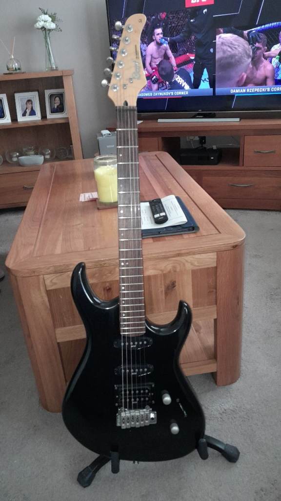 Cort G Series Electric Guitar – Black, Good Condition