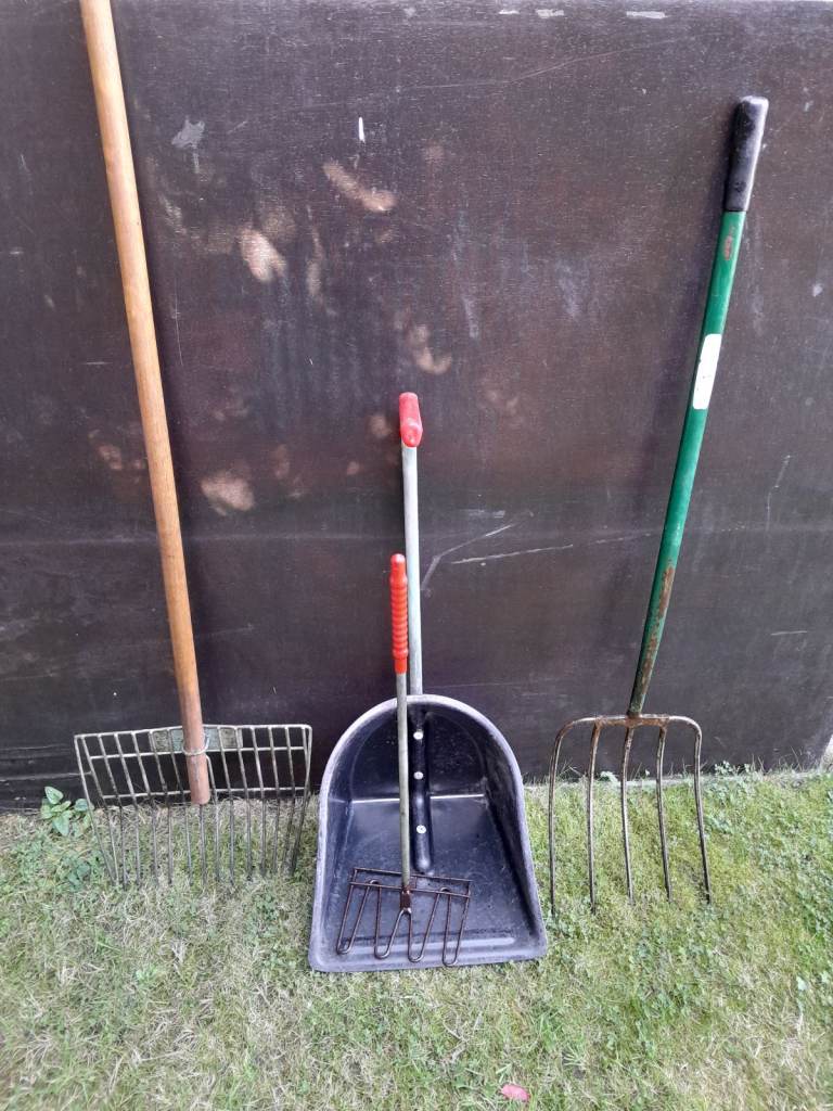 STABLE MUCKING OUT FORKS + SCOOP.. L@@K !