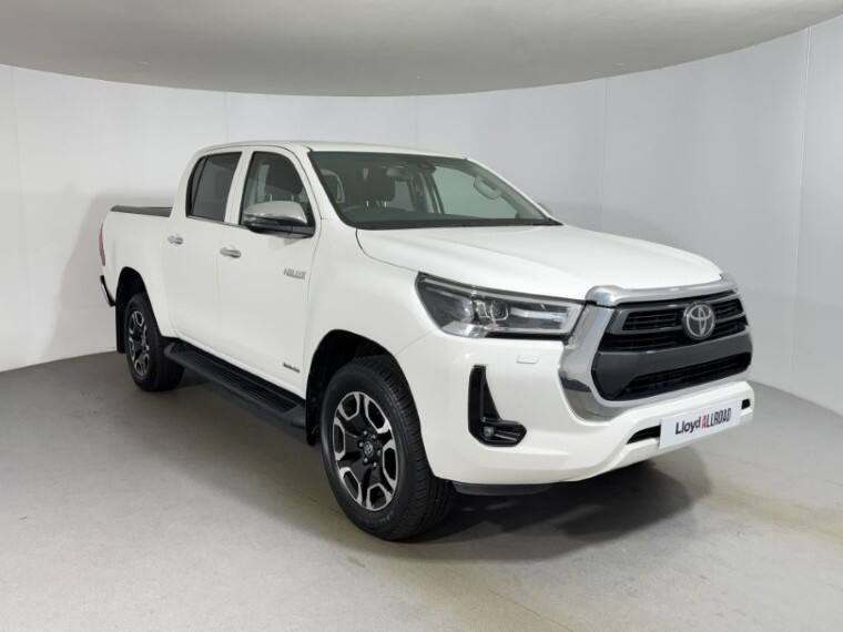 TOYOTA COMMERCIAL HILUX Invincible D/Cab Pick Up 2.4 D-4D