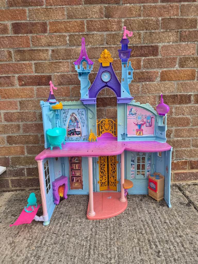 Large Dolls House Castle - Good Condition | in Swindon, Wiltshire | Gumtree