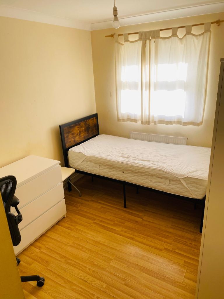 Double room to let in Beckton 