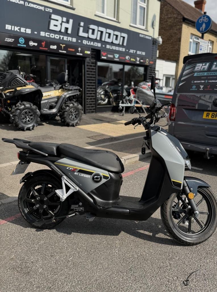 VMOTO/Super Soco CPX - 125cc equivalent learner legal electric scooter 