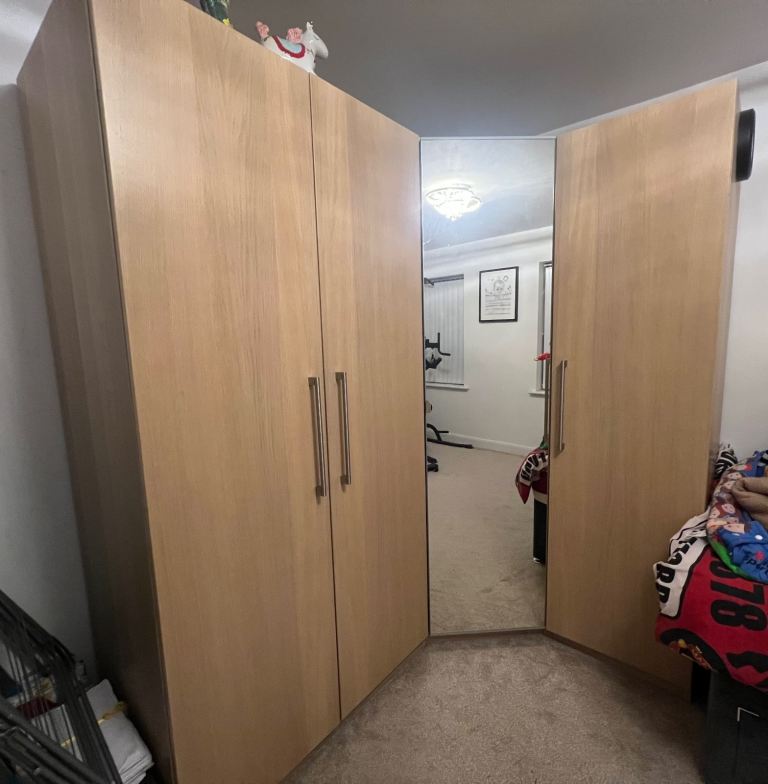 *** Corner Bedroom Wardrobe / Cupboard with Mirror - £200 - ONO ***