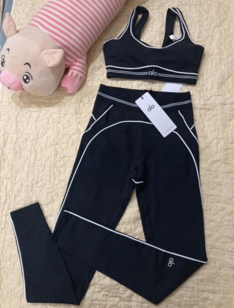 Alo Airbrush High-Waist Heart Throb Leggings And Bra Set