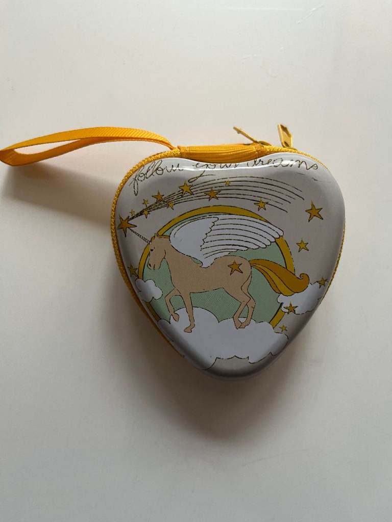FOLLOW YOUR DREAMS UNICORN ZIP-UP HEART SHAPED CONTAINER