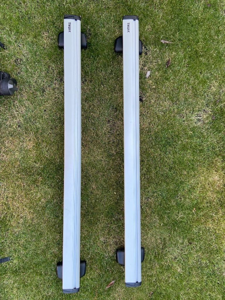 Pair of Thule roof bars & Thule 754 foot pack