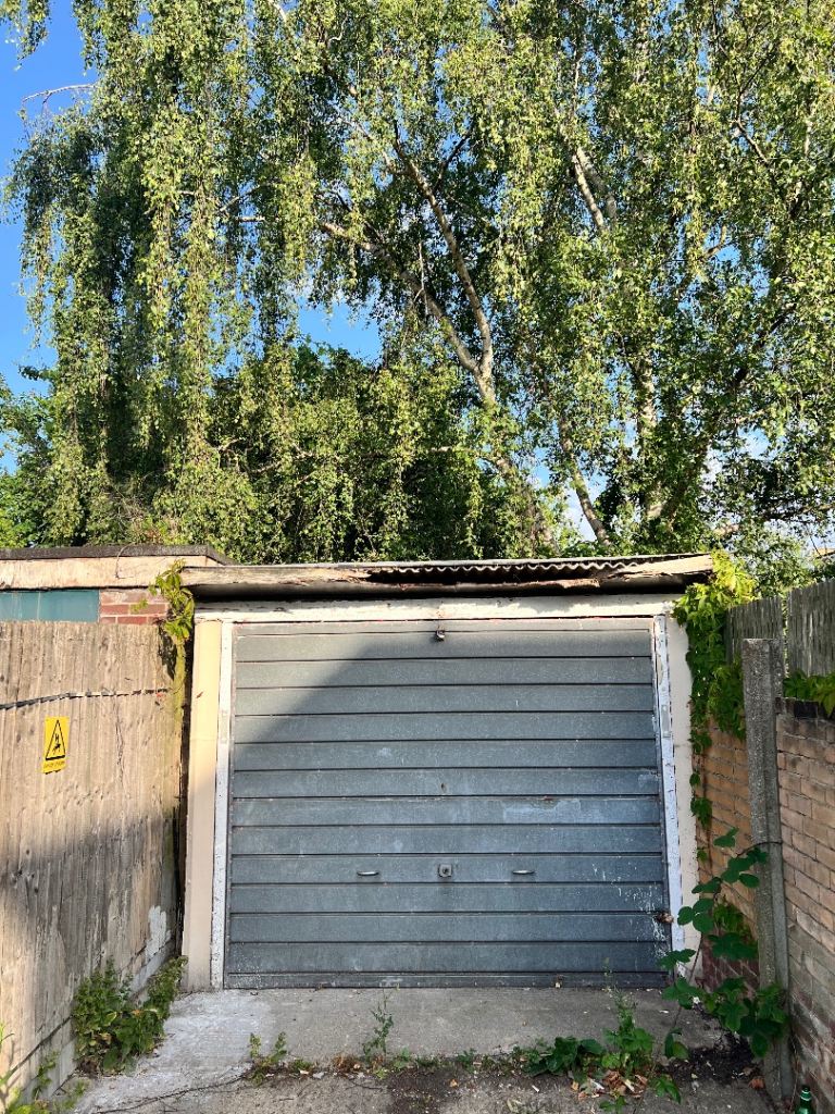 Garage to rent in Palmers Green
