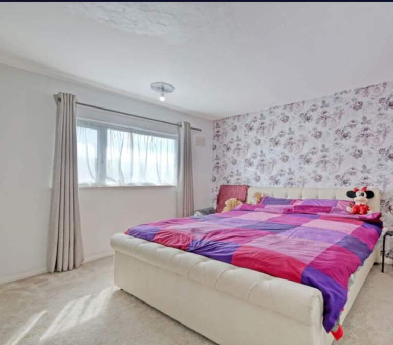 Triple bedroom in Lakeside 