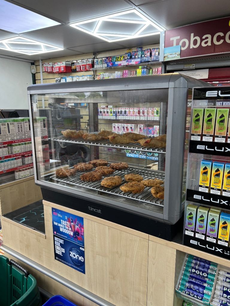 Counter top heated display cabinet