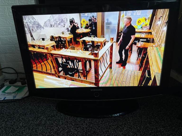 32 or 34  INCH SAMSUNG TV