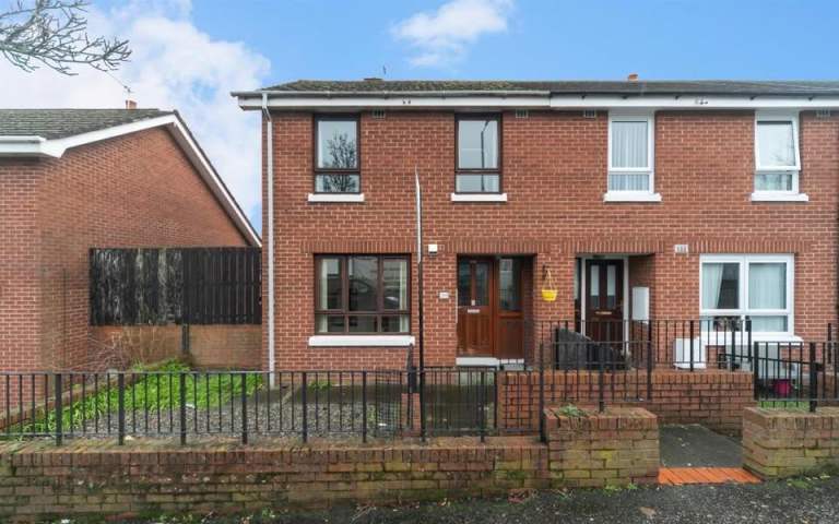 3 Beds House near Ulster University/ Belfast City Centre: BT15 2HS