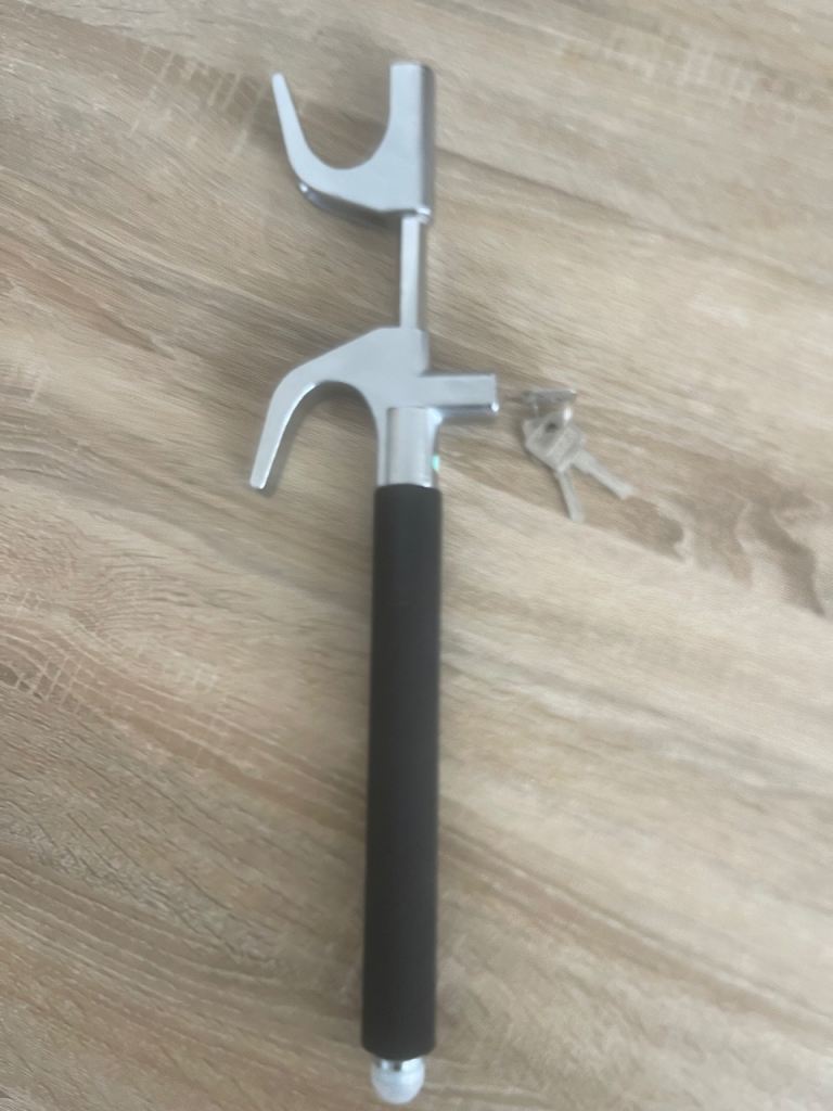 Brand new Universal Steering Wheel Lock, Heavy Duty