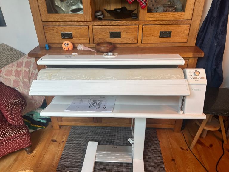 Miele rotary iron B995D