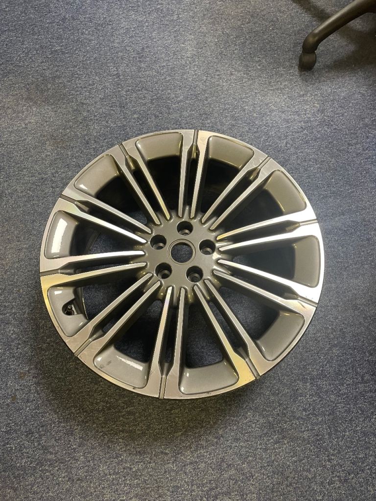 Genuine L461 23 alloy wheel 