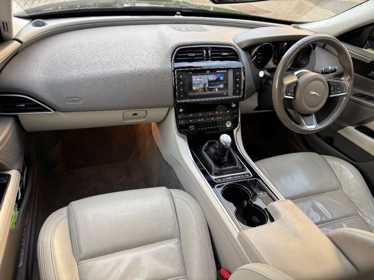 Prestige Edition, Jaguar, XE, Saloon, 2017, Manual, 1999 (cc), 4 doors