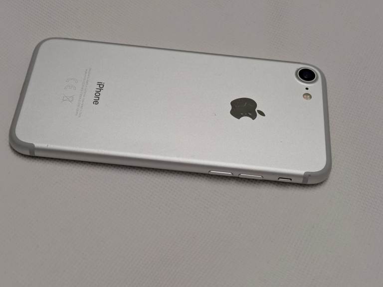 Unlocked iPhone 7 32GB iOS 15 Cheap Phone For work, business, personal use 