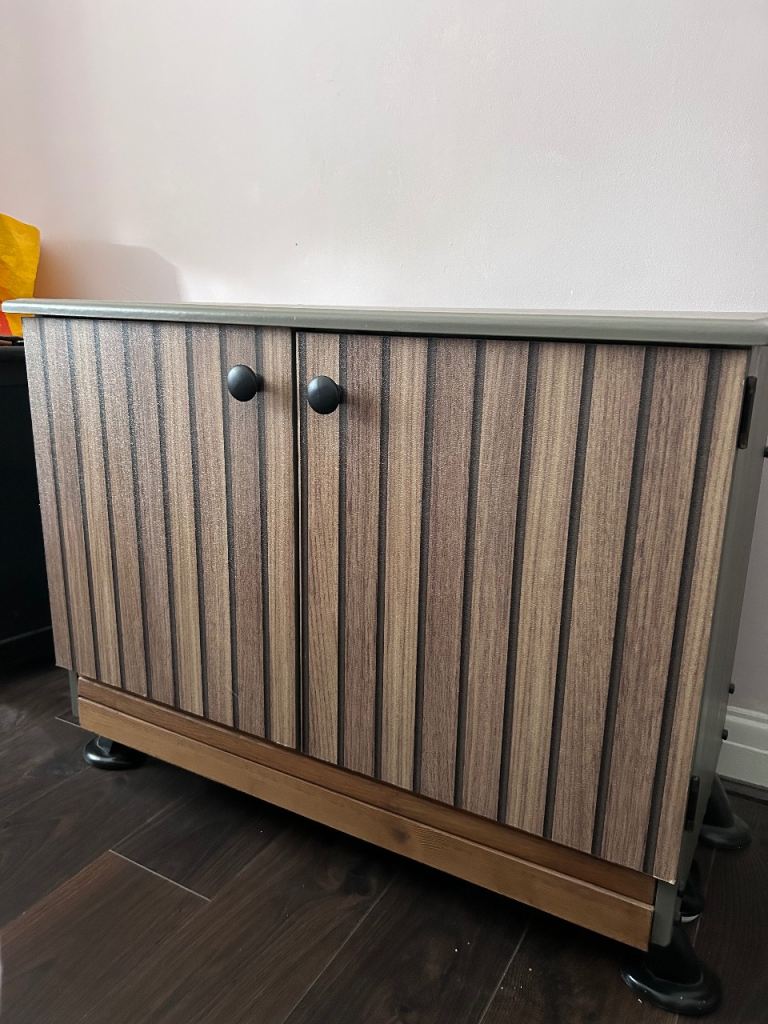 Tv/media unit with drawer and pull-out shelf 