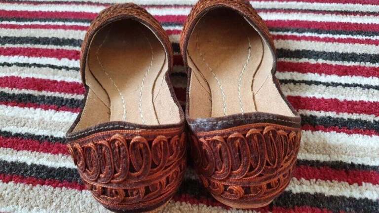 Beautiful New Brown Flat Shoes / Chappal – Size 3