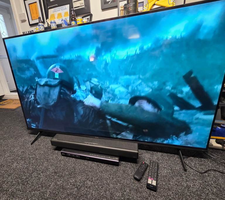 Hisense 65" QLED 4k UHD TV & soundbar bundle