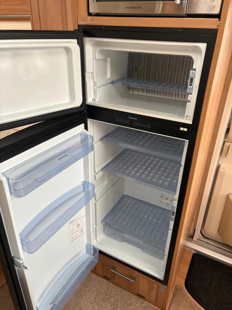  BAILEY UNICORN VIGO - FIXED TRANSVERSE ISLAND BED CARAVAN + MOTORMOVER 