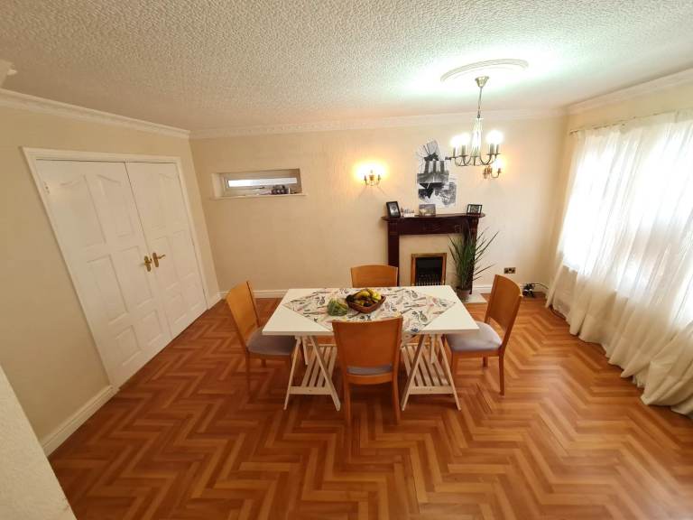 Double Room Available All Bills Included-Altrincham-Airport-WA15