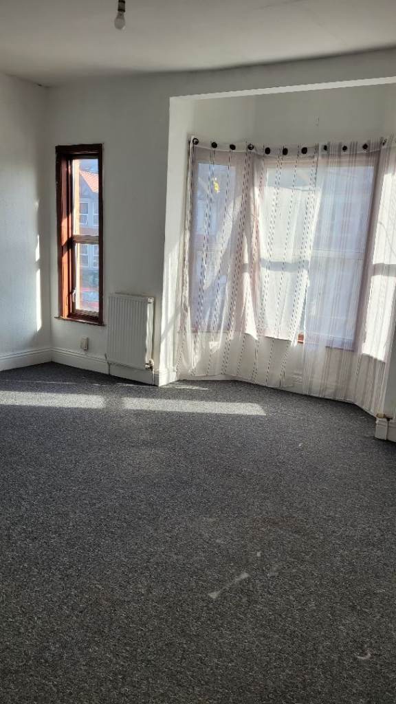 LARGE 4 BED FAMILY HOUSE IN FOLESHILL ROAD